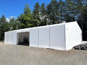 Shranjevanje kmetijske mehanizacije Skladiscni šotor za shranjevanje v prehrambeni industriji vhod / Storage of packaging for the food industry