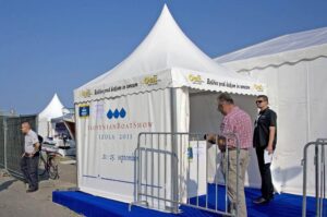 INFO TOČKE: Vidno in lahko dostopno mesto za informacije in prodajo vstopnic. INFO POINTS: Visible and easy accessible place for information and tickets sale