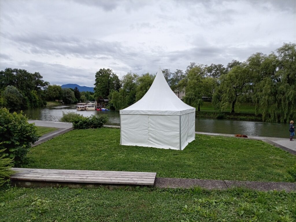 Pagoda šotor 4x4 m na športnem dogodku